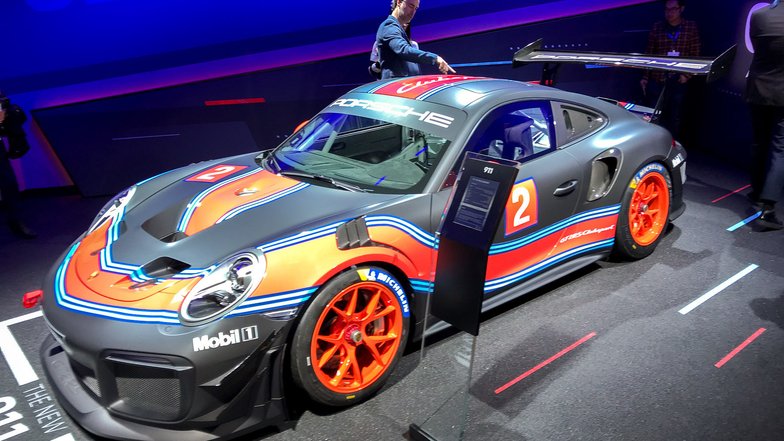 slide image for gallery: 23913 | Porsche 911 GT2 RS Clubsport