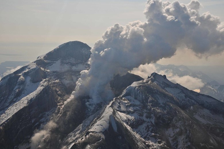 Вулкан Редаут. Фото: wikimedia / Chris Waythomas, the Alaska Volcano Observatory, and the US Geological Survey / общественное достояние