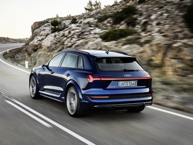 slide image for gallery: 28487 | Audi e-tron S