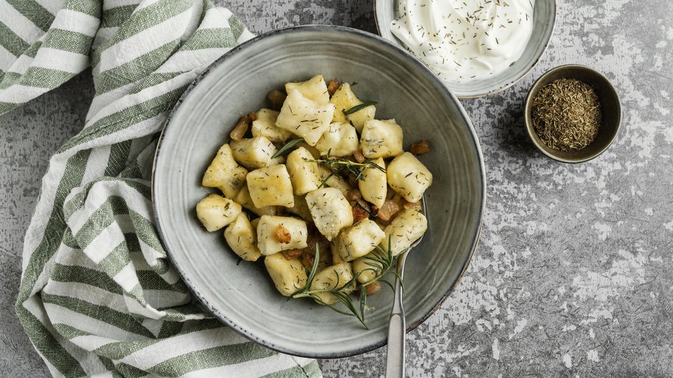 картофель с соусом Цезарь