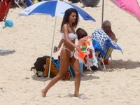 Content image for: 524614 | Тина Кунаки и Венсан Кассель отдыхают на пляже в Бразилии