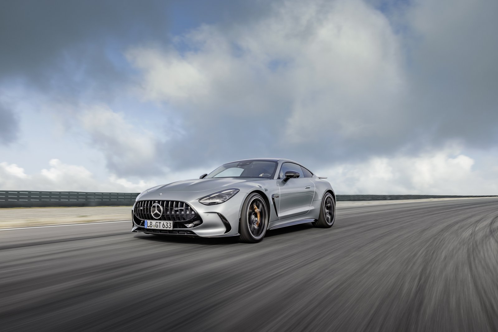 Премьера нового поколения купе Mercedes-AMG GT