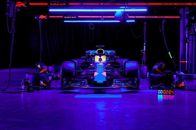 Red Bull Racing: пит-стоп в темноте