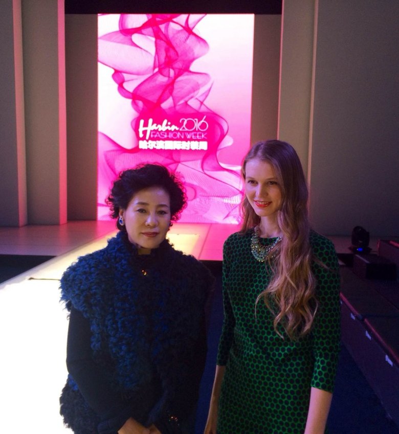 Ванг Ли Мэй (руководитель Harbin Fashion Week) и Янина Гончарова