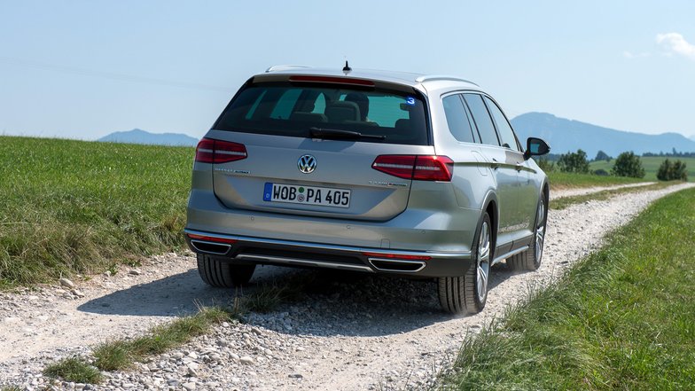 slide image for gallery: 18107 | Volkswagen Passat Alltrack