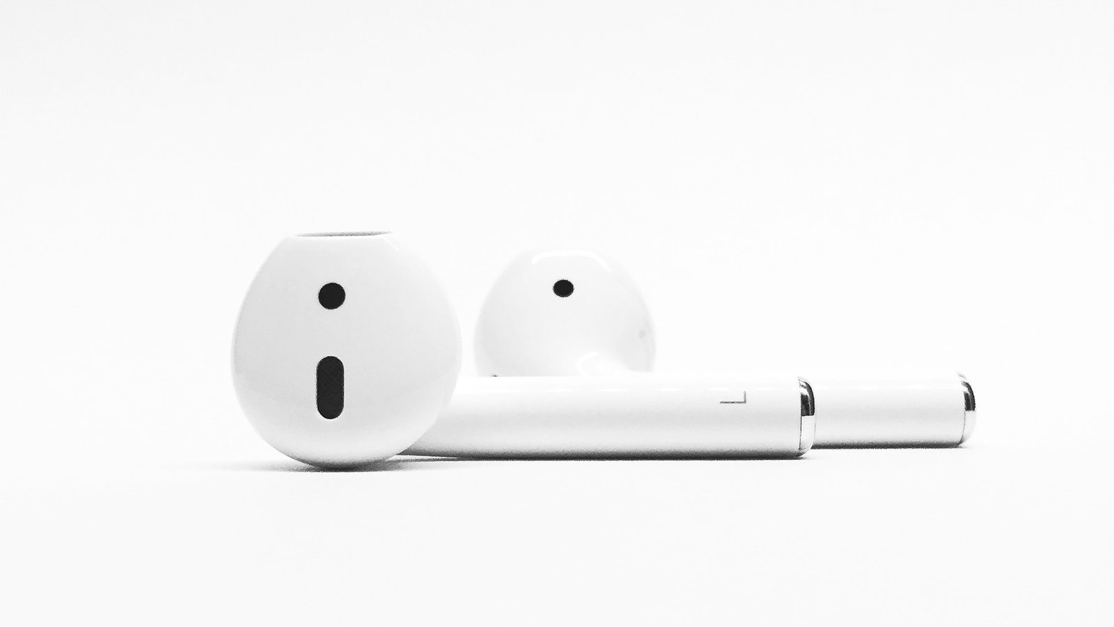 AirPods вызывают рак мозга? Почему ученые со всего мира ополчились против  беспроводных гаджетов - Hi-Tech Mail.ru