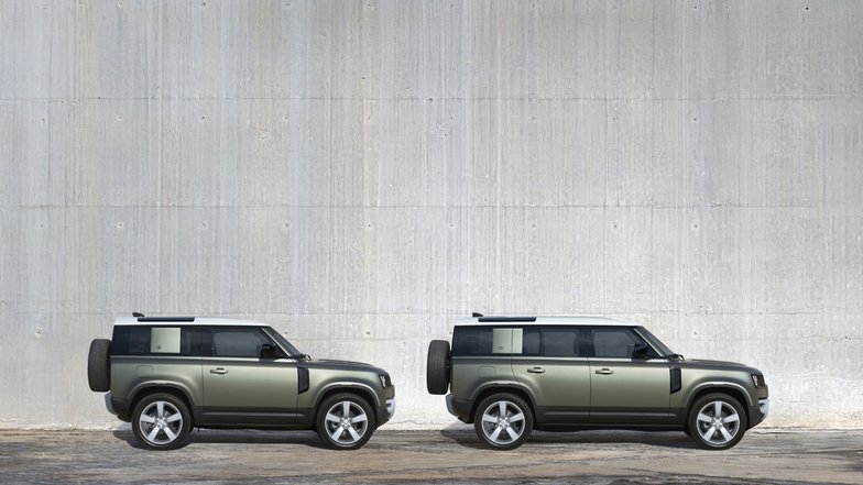 slide image for gallery: 24987 | Land Rover Defender