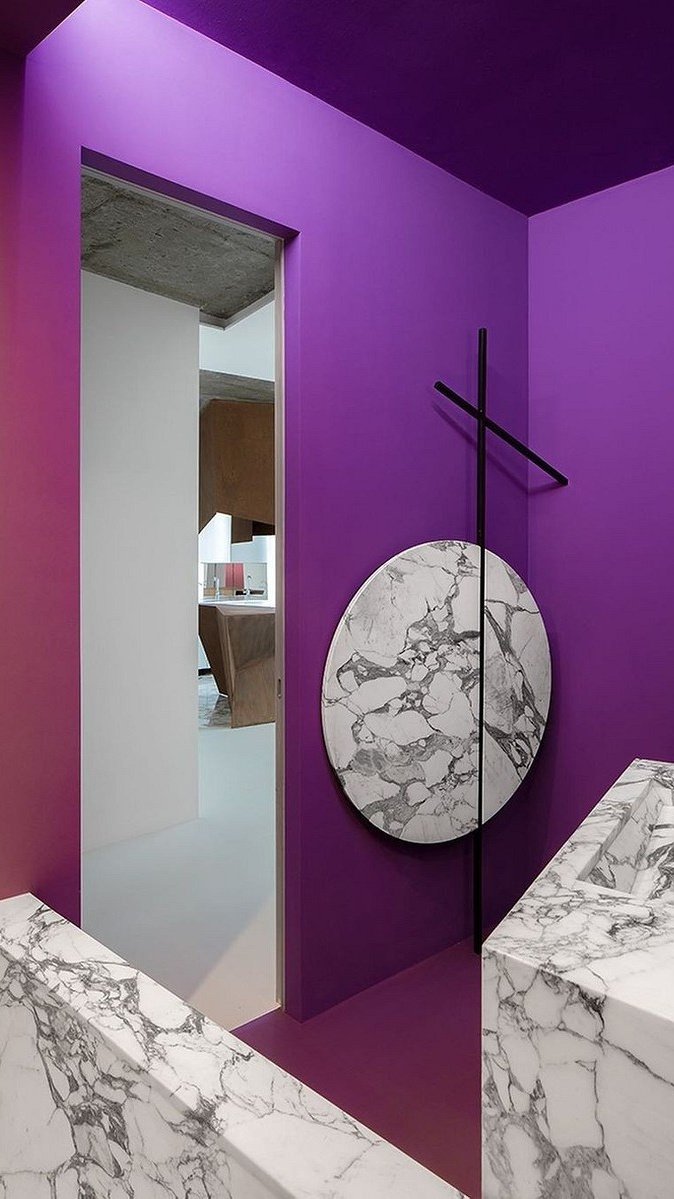 7 ярких цветов, которые вы не догадались бы применить в ванной комнате