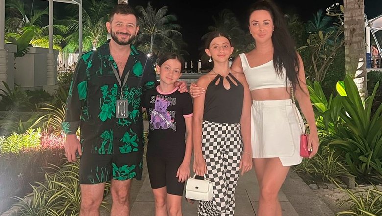 Михаил Галустян с женой и дочерьми, фото: соцсети