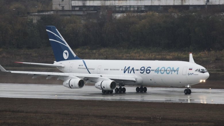 Ил-96-400М завершает скоростную пробежку за несколько дней до первого полета. (28 октября 2023 года).