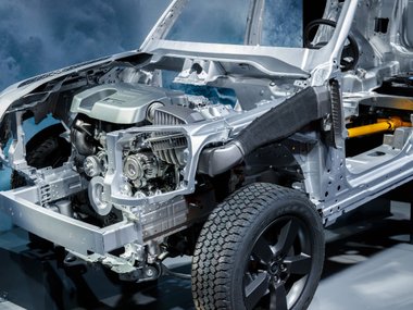 slide image for gallery: 24993 | Land Rover Defender