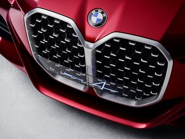 slide image for gallery: 24998 | BMW Concept 4