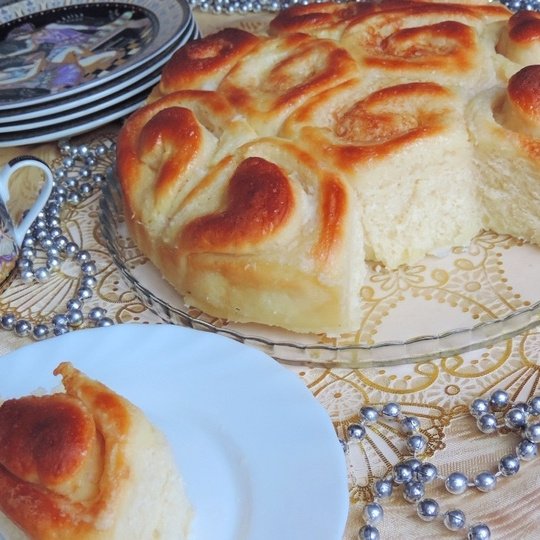 осиное гнездо пирог рецепт. AAAcZfuizaC4qlWHiSJZFHZw7W3a6PZZhzXuG5fKdNoPFciPpFcnXTwqKXhm ceUcdFk25jmM 1BXNPnE 2mTTgwbE0. осиное гнездо пирог рецепт фото. осиное гнездо пирог рецепт-AAAcZfuizaC4qlWHiSJZFHZw7W3a6PZZhzXuG5fKdNoPFciPpFcnXTwqKXhm ceUcdFk25jmM 1BXNPnE 2mTTgwbE0. картинка осиное гнездо пирог рецепт. картинка AAAcZfuizaC4qlWHiSJZFHZw7W3a6PZZhzXuG5fKdNoPFciPpFcnXTwqKXhm ceUcdFk25jmM 1BXNPnE 2mTTgwbE0. Приготовление пирога «Осиное гнездо» не займет у вас слишком много времени, а результат будет просто великолепным. Название пирога дал его внешний вид: пирог можно разламывать на отдельные булочки! Секретом приготовления этого угощения является то, что во время выпекания пирог поливается сладким молоком, из-за чего выпечка получается румяной и аппетитной с невероятным ванильно-сливочным ароматом.
