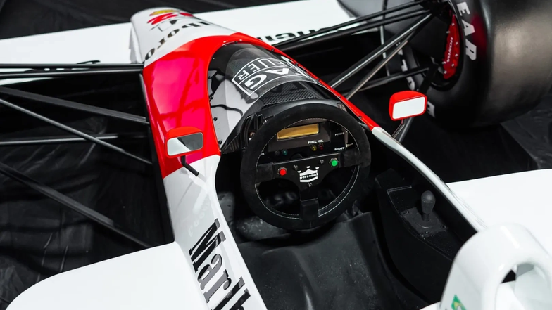 Копия автомобиля McLaren MP4 Формула-1 в масштабе 1:1