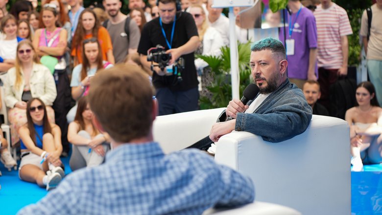 Артемий Лебедев проведет дискуссию с представителями соцсетей и индустрии и выяснит, как авторам стать популярными ВКонтакте и Одноклассниках и заработать на этом.