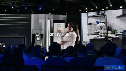 «Интеллект вещей» от Samsung на презентации CES 2018. Дом будущего, которое уже наступило. По команде владельца включается ТВ, музыка, помощник расскажет о погоде.