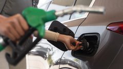 Заправка автомобиля дизельным топливом