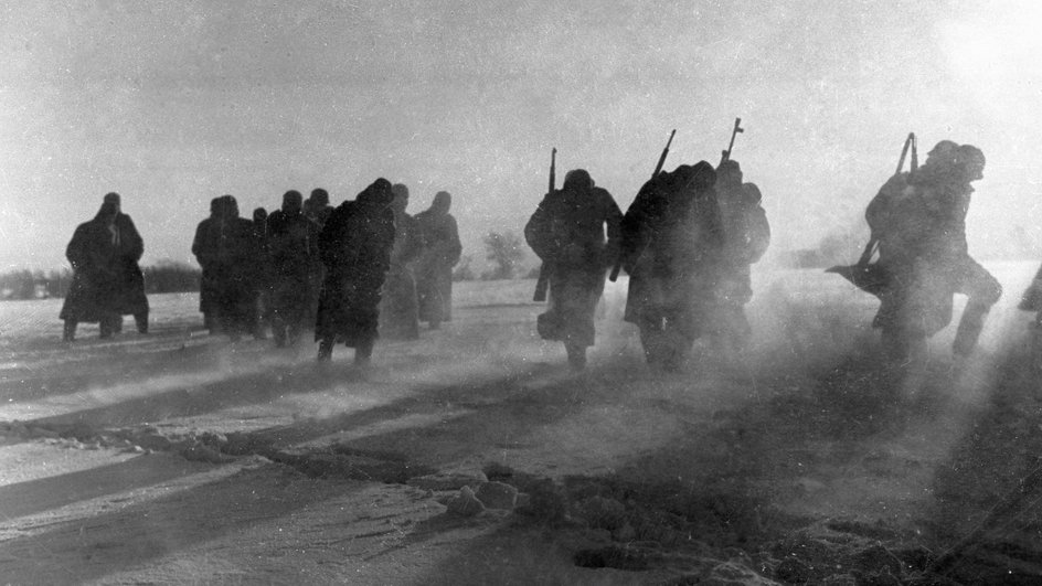 Разгром фашистских войск под Москвой. Немецкие солдаты, сдавшиеся в плен. Разгром фашистских войск под Москвой. Немецкие солдаты, сдавшиеся в плен.