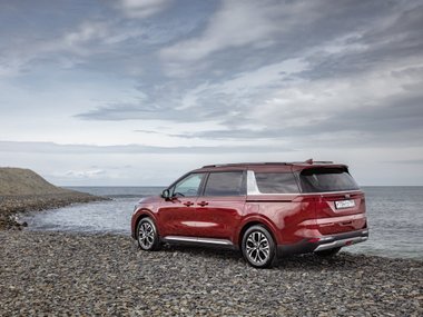slide image for gallery: 27689 | Kia Carnival