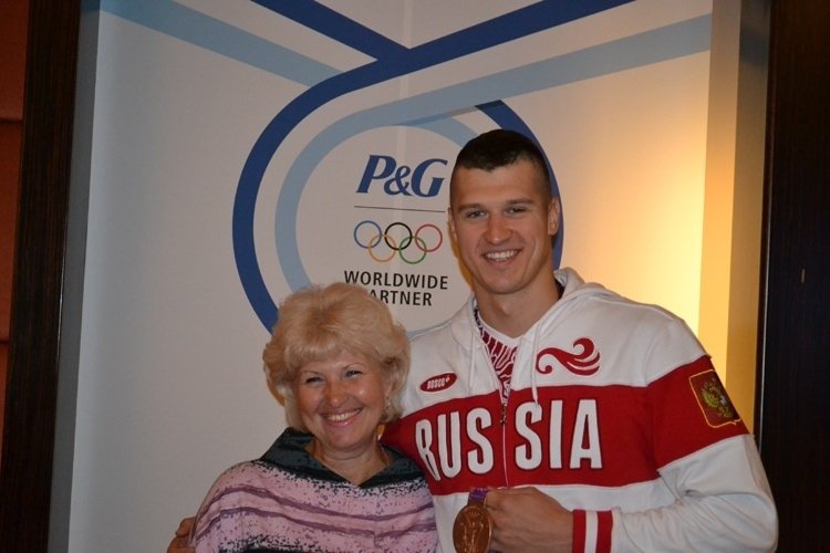 Бронзовый олимпийский чемпион - пловец Никита Лобинцев с мамой Валентиной Лобинцевой
