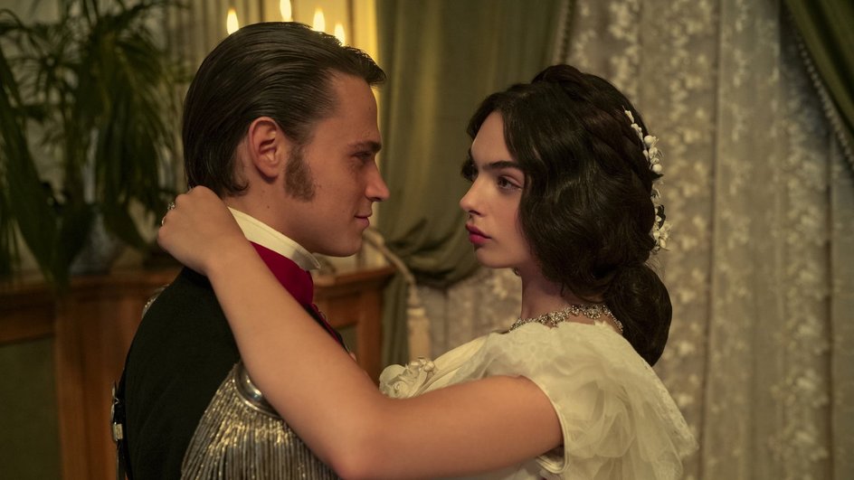 Дева Кассель и Сол Нанни в сериале «Леопард» Дева Кассель и Сол Нанни в сериале «Леопард»