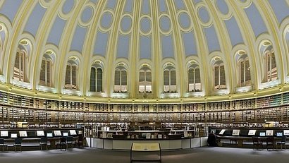 Так выглядит Британская библиотека внутри и снаружи. Фото: YouTube