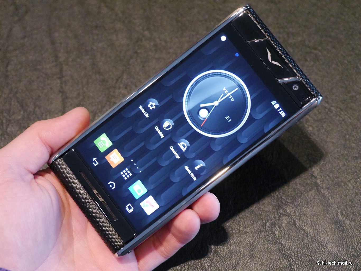 Первый взгляд на Vertu Aster: люксовый смартфон с мощной начинкой - Hi-Tech  Mail.ru