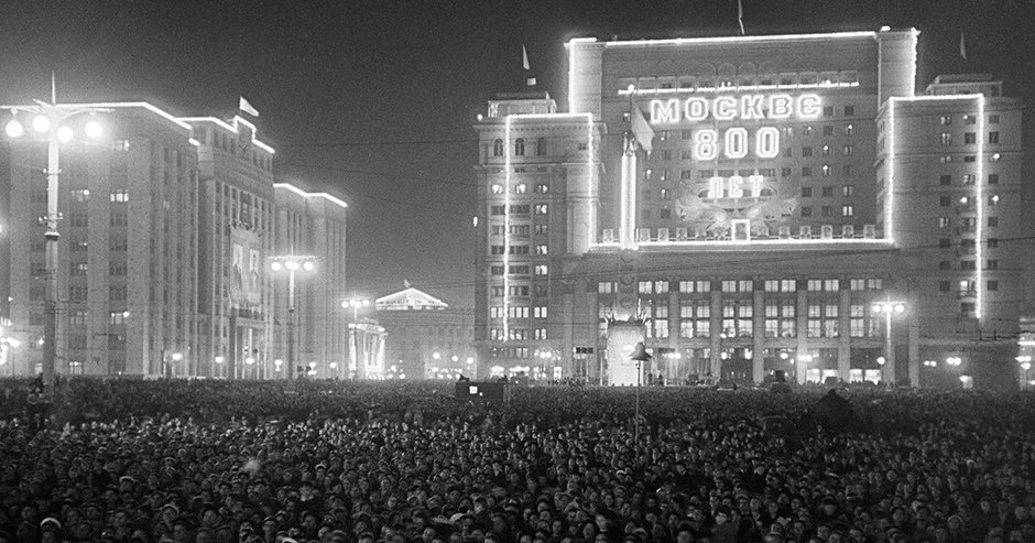 «Гостиница, столь же несуразная, как и город»: 85 лет знаменитой гостинице «Москва»