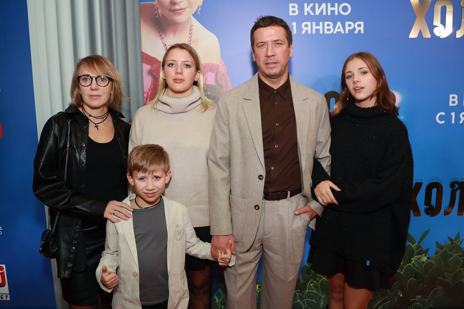 Андрей Мерзликин с женой и детьми Андрей Мерзликин с женой и детьми