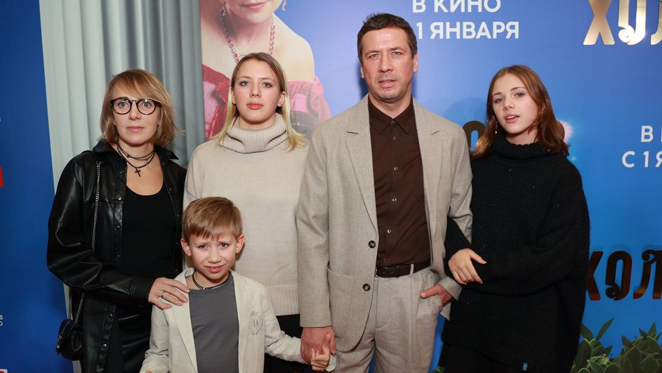 Андрей Мерзликин с женой и детьми Андрей Мерзликин с женой и детьми