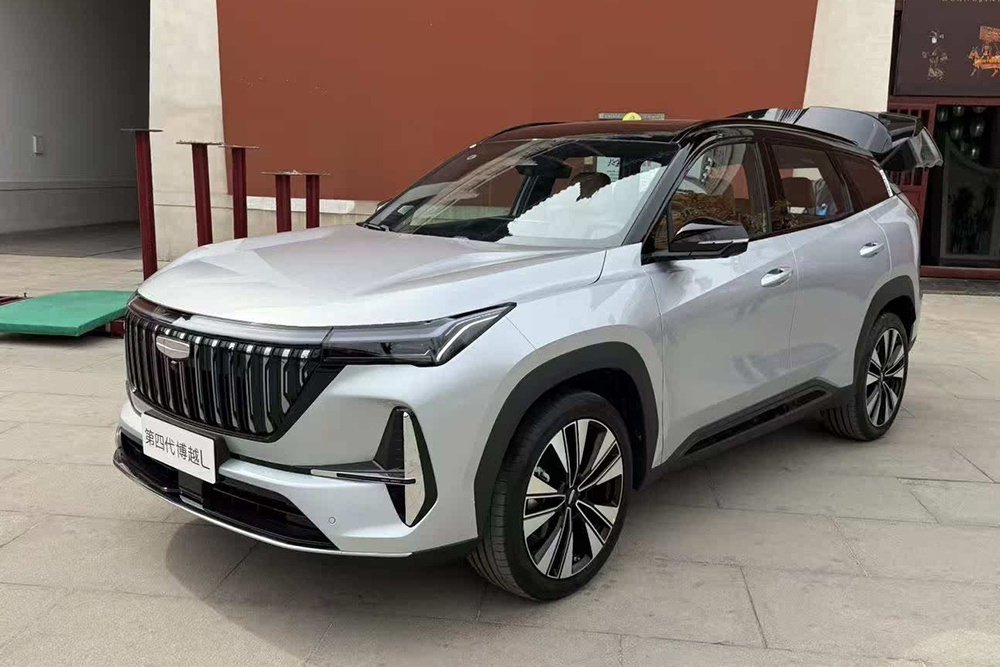 Прошла премьера нового Geely Atlas. Кроссовер показали на "живых" фото Прошла премьера нового Geely Atlas. Кроссовер показали на "живых" фото
