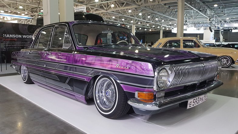 slide image for gallery: 23731 | Неформалы московской автомобильной выставки. Америка