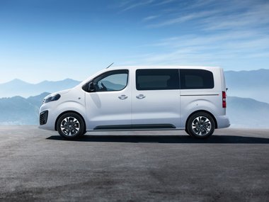 slide image for gallery: 24018 | Opel Zafira Life