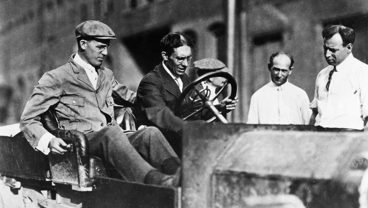 Чарльз Ф. Кеттеринг /Н (1876-1958). Американский инженер-электрик. Дорожные испытания Электрический Starter Он разработал для General Motors' 1913