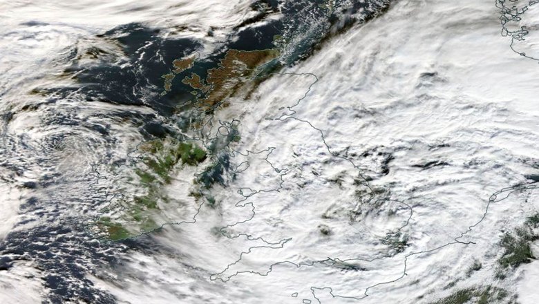 Шторм Киаран (Ciaran) на фото из космоса. Фото: walesonline.co.uk