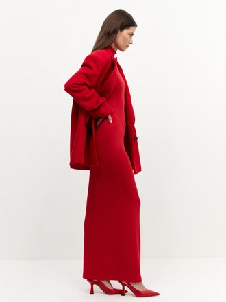 Платье и пиджак в стиле total red для празднования Нового года (источник: лукбук)