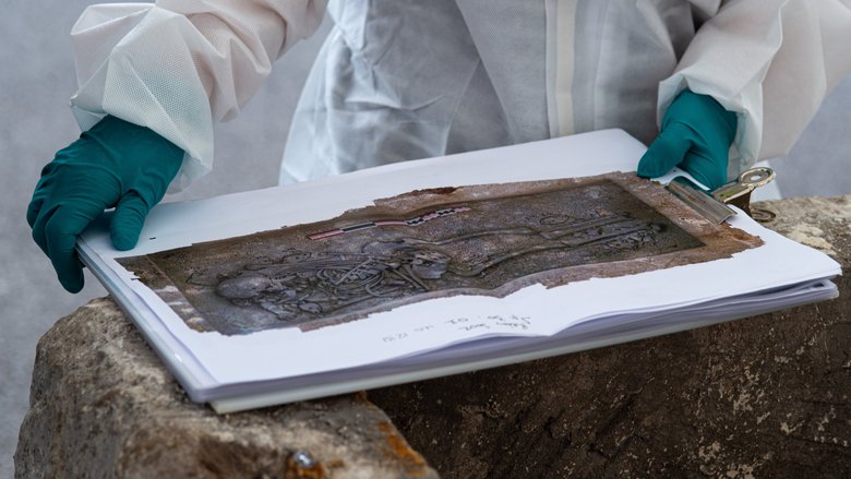 Внутри саркофага археологи нашли скелет 40-летней женщины, жившей 1800 лет назад. Фото: INRAP