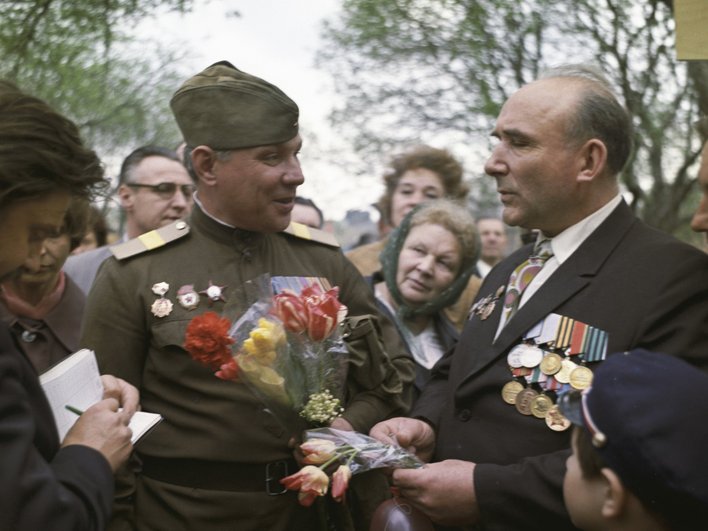 Фронтовики Великой Отечественной войны у Большого театра, 1974 год Фронтовики Великой Отечественной войны у Большого театра, 1974 год