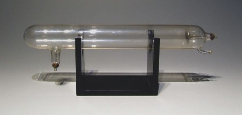 Катодная лампа начала XX века для генерации рентгеновских лучей. Фото: Cathode Ray Tube Site