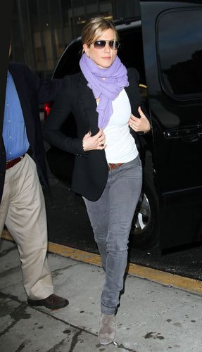 Дженнифер Энистон в Нью-Йорке, ноябрь 2011 года