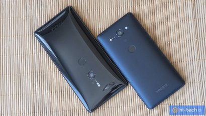 Рядом с 5,7-дюймовым Xperia XZ2