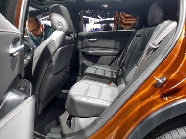 slide image for gallery: 23583 | Cadillac XT4