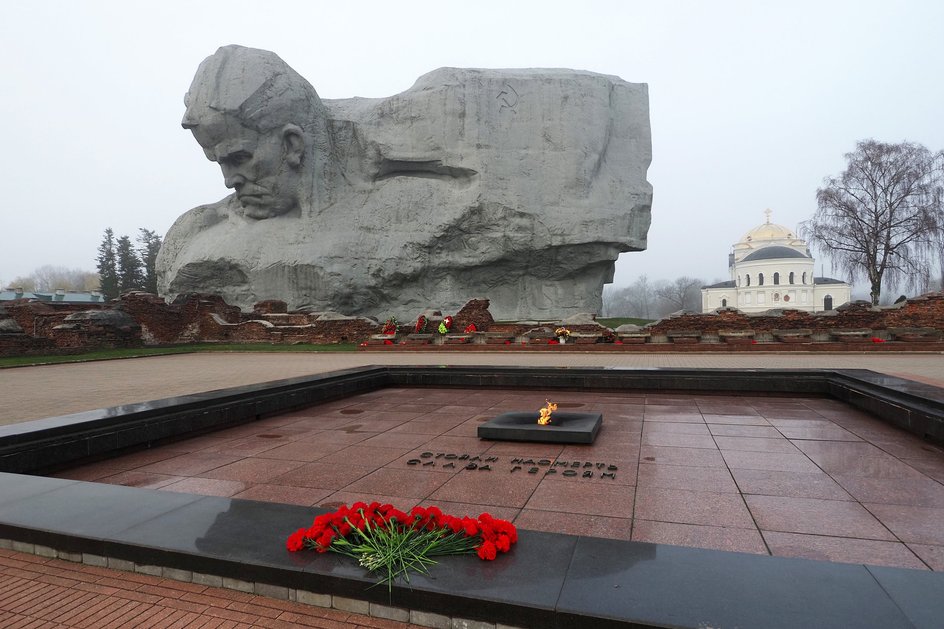 Мемориальный комплекс «Брестская крепость — герой» в Бресте Мемориальный комплекс «Брестская крепость — герой» в Бресте