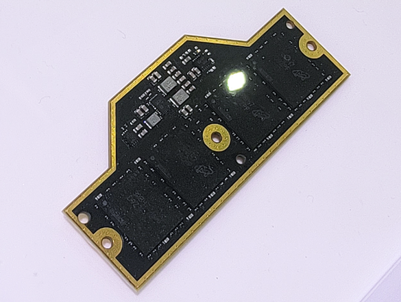 Модуль CAMM-памяти от Adata. Фото: Tom's Hardware