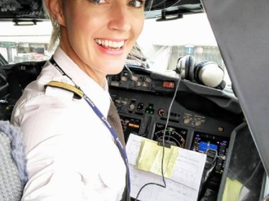 Slide image for gallery: 6544 | Шведка публикует в Instagram много фото из самолетов и рассказывает о буднях работников авиации @pilotmaria