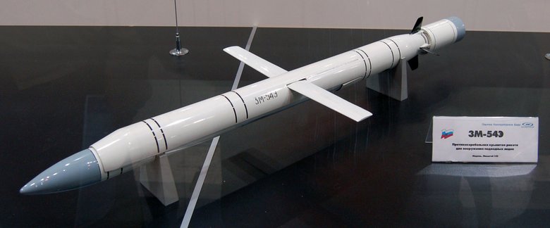 Макет современной российской крылатой ракеты «Калибр» 
