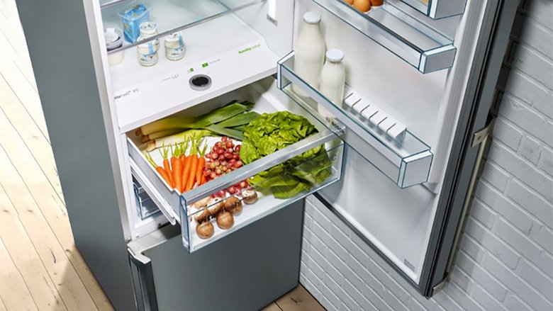 Современный холодильник легко установить, он экономит место на кухне