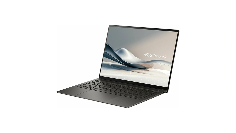 Ноутбук Asus Zenbook S с процессором Intel Core Ultra 7 258V на белом фоне Ноутбук Asus Zenbook S с процессором Intel Core Ultra 7 258V на белом фоне