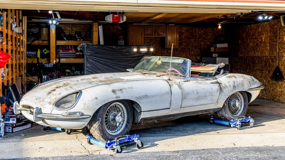 Ржавый Jaguar E-Type выставили на аукционе в США