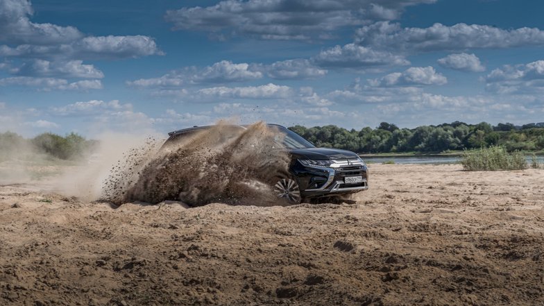 slide image for gallery: 26464 | Обновленный Mitsubishi Outlander